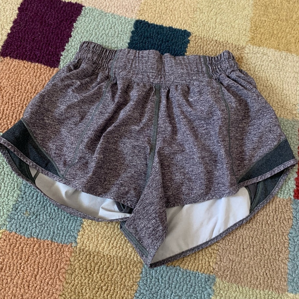 Lululemon Hotty Hot shorts 2.5 inch